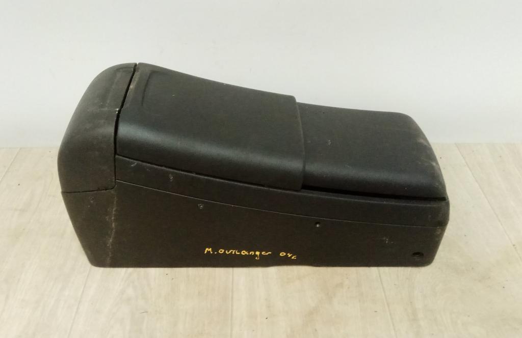 подлокотник Mitsubishi Outlander 1 поколение 2004 - фото №1