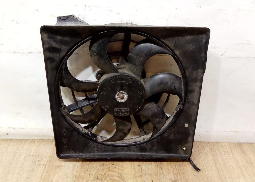 диффузор вентилятора Kia Carens 1 поколение 2000, 2.0 л., D, дизель - фото №1