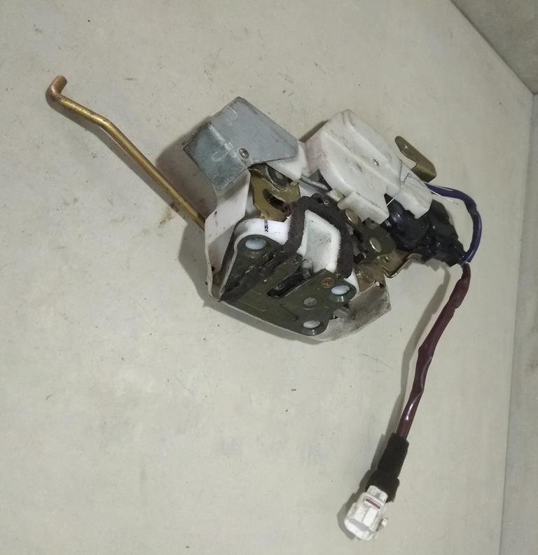 замок двери задней левой Suzuki Liana 1 поколение 2002, 1.6 л., i, бензин, хетчбэк 5 дв. - фото №1