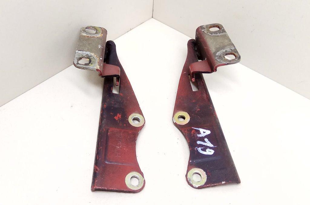 петля капота Nissan Primera P11 2000 - фото №1