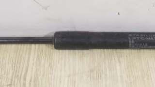 амортизатор крышки багажника (3-5 двери) Toyota Prius 2 поколение 2008, 1.5 л., бензин, АКПП, черный, хетчбэк 5 дв., передний привод