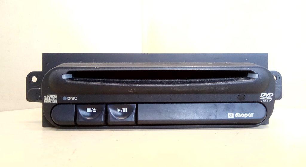 CD-чейнджер Chrysler Voyager 4 поколение 2003, 2.5 л., дизель, МКПП, серебристый, минивэн, VP2DJF-19B160-CC, 05080687AA - фото №1