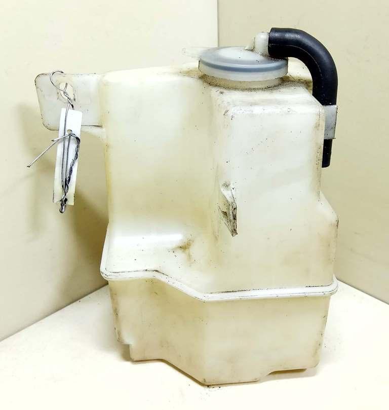 бачок расширительный Mazda 323F BA 1996, 1.5 л., i, Z5-DE, бензин, МКПП, зеленый, хетчбэк 5 дв., передний привод, B6BF-15-350A, B6BF-15-350B, B6BF-15-355 - фото №1