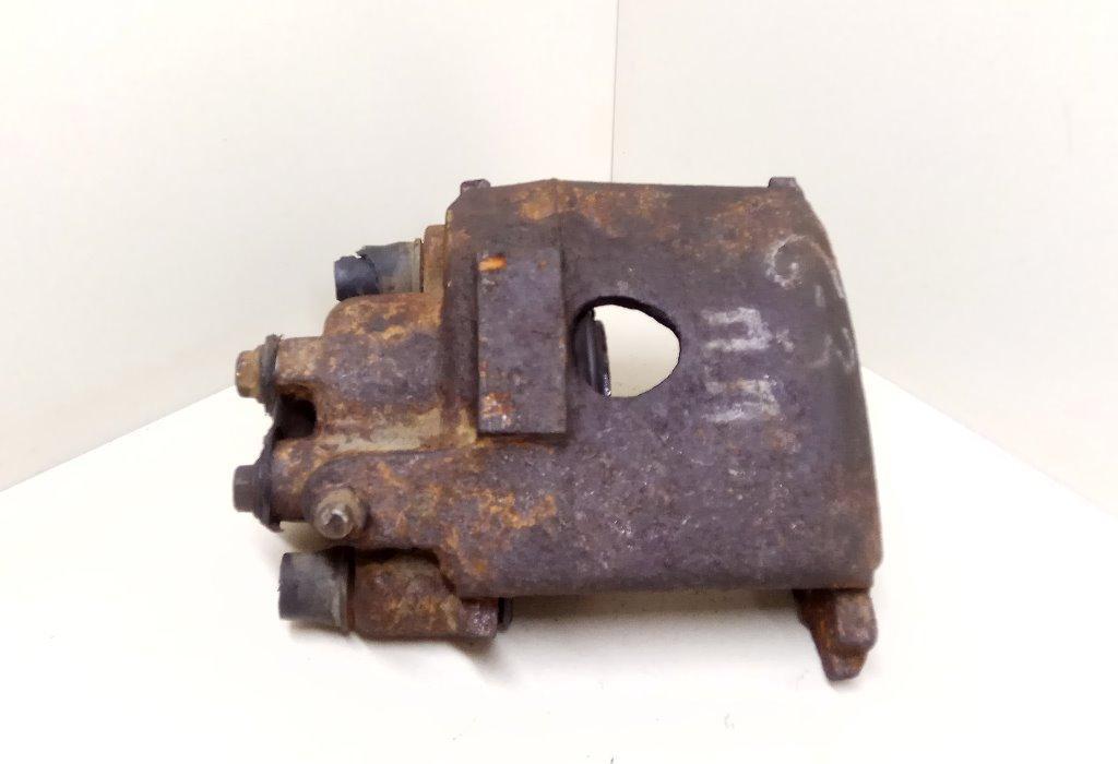 суппорт передний правый Volkswagen Golf 3 поколение 1995, 1.6 л., i, бензин - фото №1