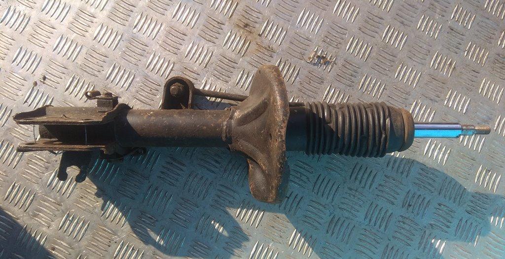 амортизатор передний левый Hyundai Tucson 1 поколение 2005 - фото №1