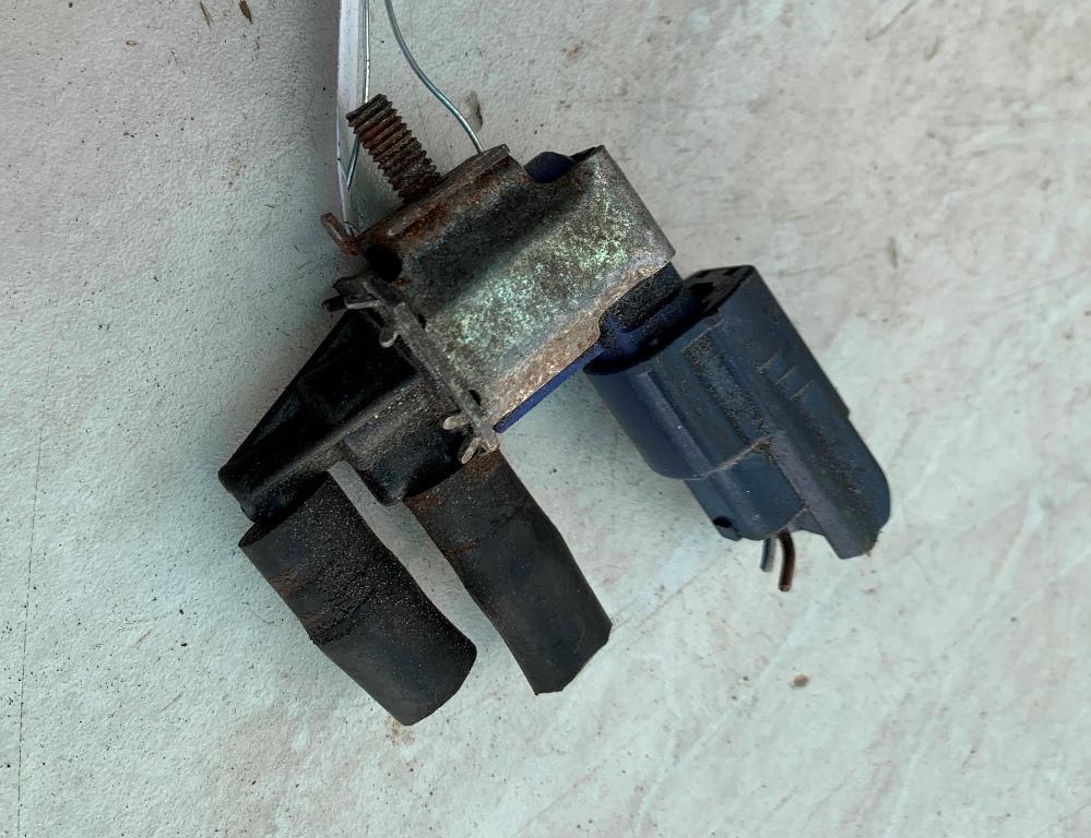 электромагнитный клапан Nissan Primera P11 2000, 2.0 л., i, бензин - фото №1