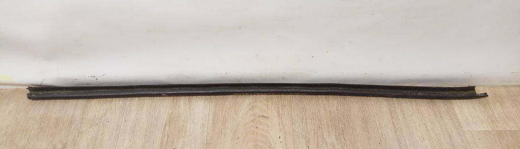 Уплотнитель стекла Peugeot 307 1 поколение 2004, кабриолет - фото №1