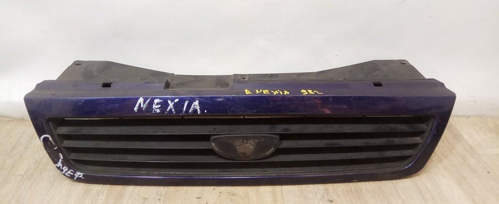 решетка радиатора Daewoo Nexia 1 поколение 1998 - фото №1