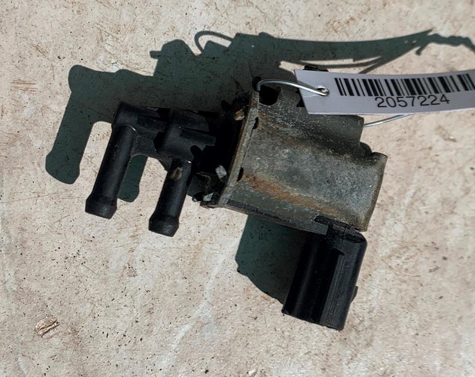 электромагнитный клапан Mazda 626 3 поколение 1992, 2.0 л., i, бензин - фото №1