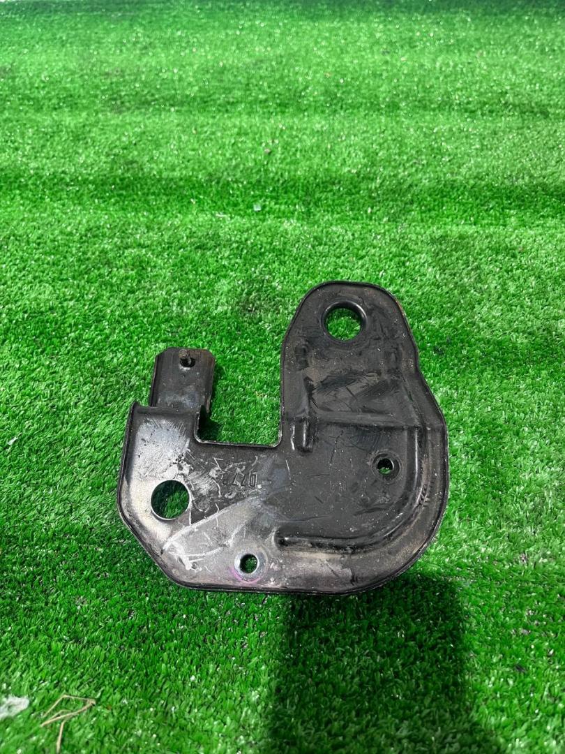 кронштейн (крепление) Maserati Levante 1 поколение M161 2019, 3.0 л., дизель, АКПП, внедорожник 5 дв., полный привод - фото №1