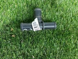 фланец (тройник) системы охлаждения Tesla Model S 1 поколение [рестайлинг] 2016, электро