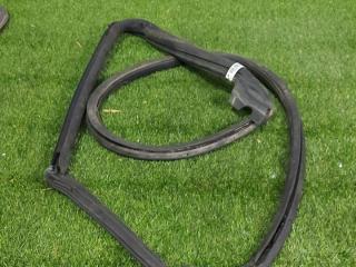 уплотнитель двери Tesla Model S 1 поколение [рестайлинг] 2016, электро