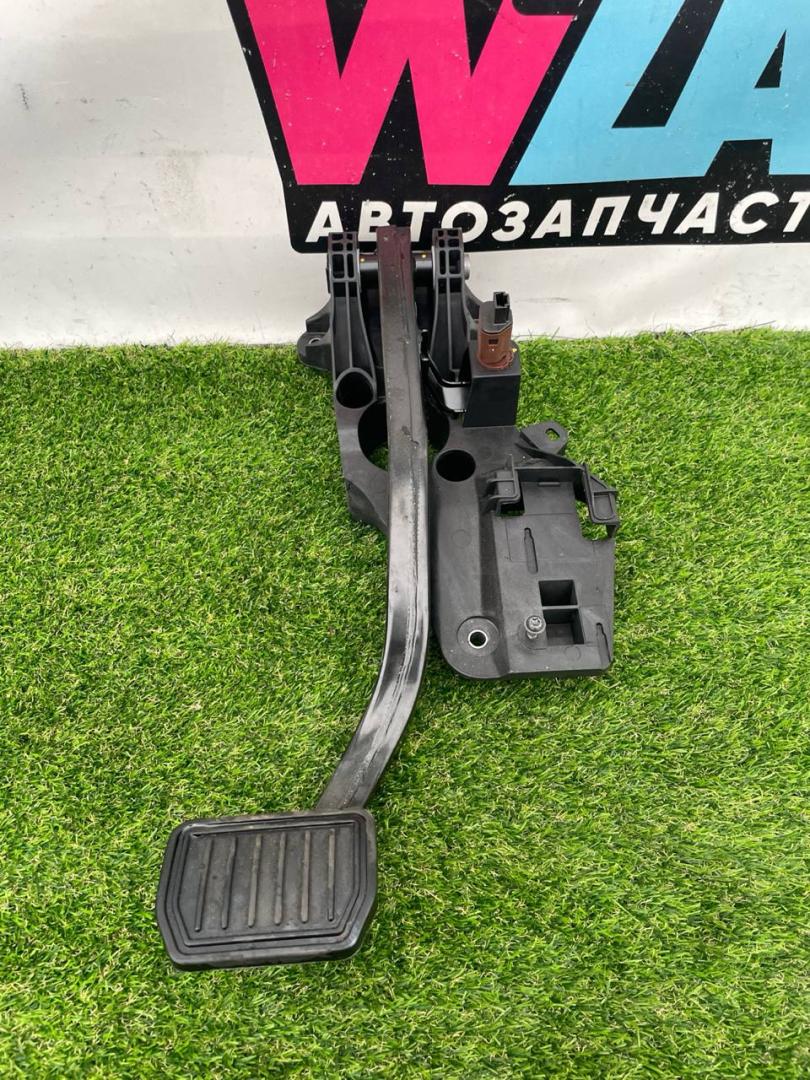 педаль тормоза Tesla Model Y 1 поколение 2022, электро, белый, 1188691-00-B - фото №1