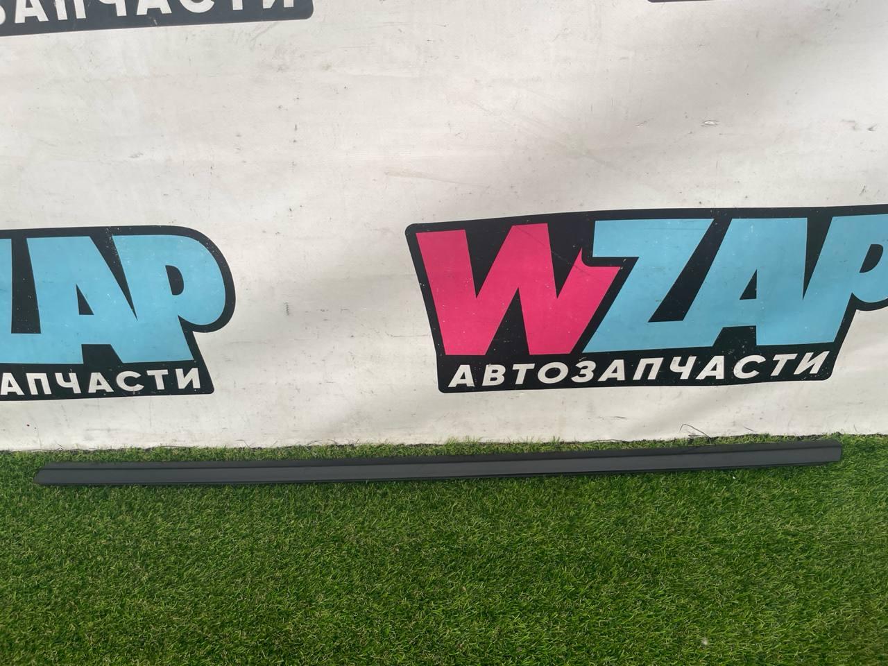 молдинг двери передней левой Tesla Model Y 1 поколение 2022, электро, белый, 1495722-00-B - фото №1