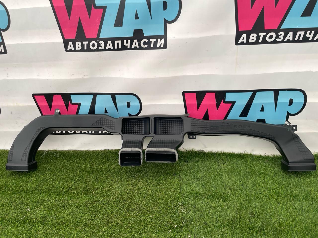 воздуховод печки Ford Mustang 7 поколение S650 2024, 2.3 л., бензин, АКПП, черный, купе, задний привод, PR3B-19C735-BA - фото №1