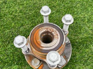 ступица передняя левая Ford Mustang 7 поколение S650 2024, 2.3 л., бензин, АКПП, черный, купе, задний привод