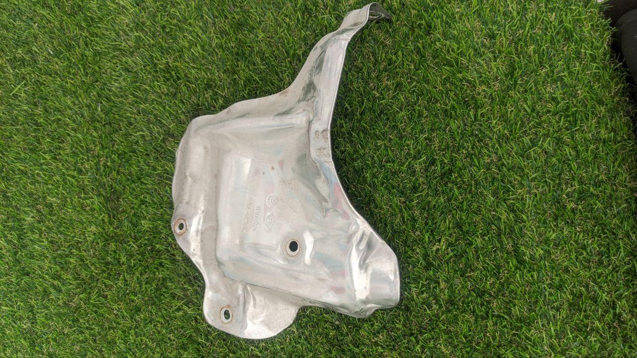 тепловой экран моторного отсека Ford Mustang 7 поколение S650 2024, 2.3 л., бензин, АКПП, черный, купе, задний привод, LX67-7F469-BC - фото №1