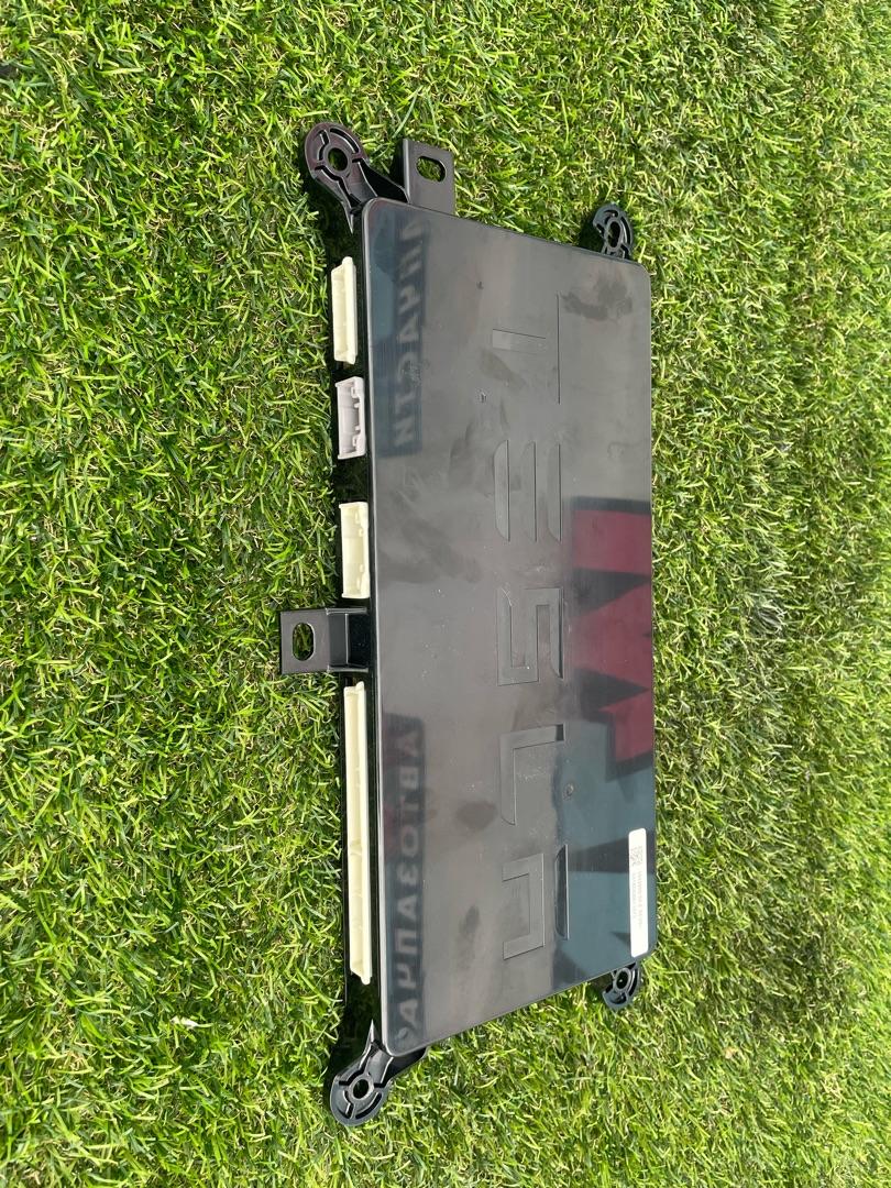 Блок управления BCM (Body Control Module) Tesla Model X 1 поколение 2018, электро, хетчбэк 5 дв., 1043900-00-E - фото №1