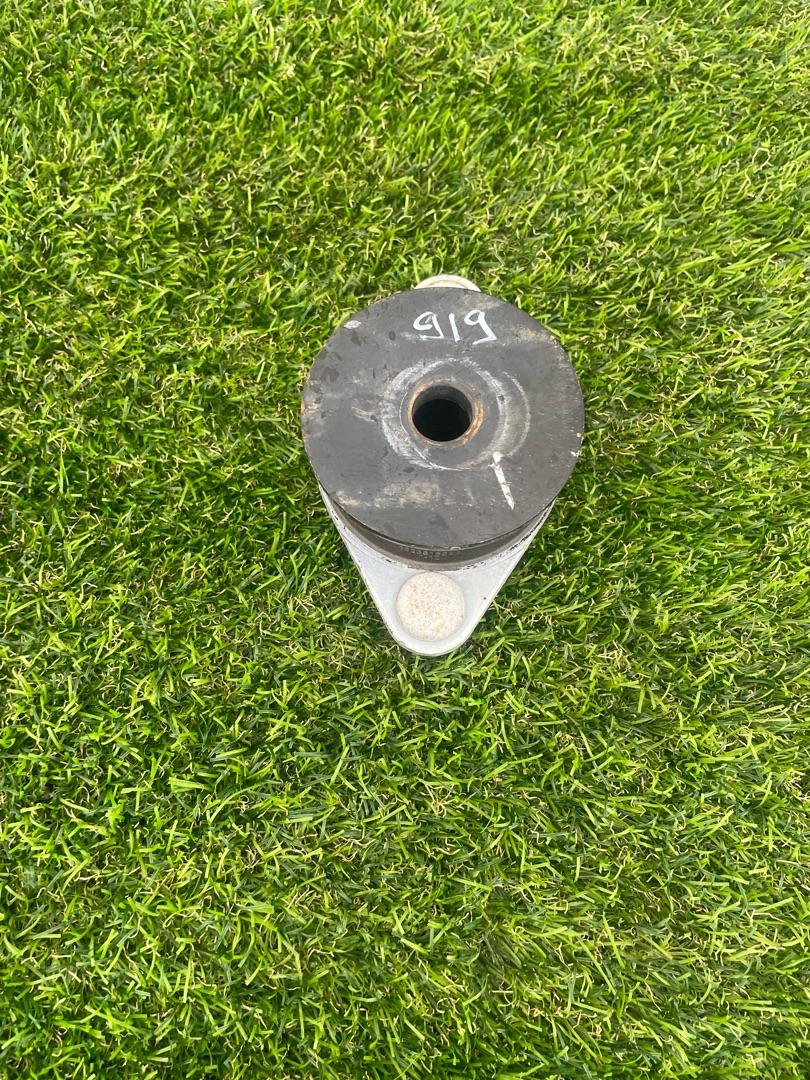 подушка рамы Jeep Wrangler 4 поколение 2019, 2.0 л., бензин, АКПП, внедорожник 5 дв., полный привод, 68236168AA - фото №1