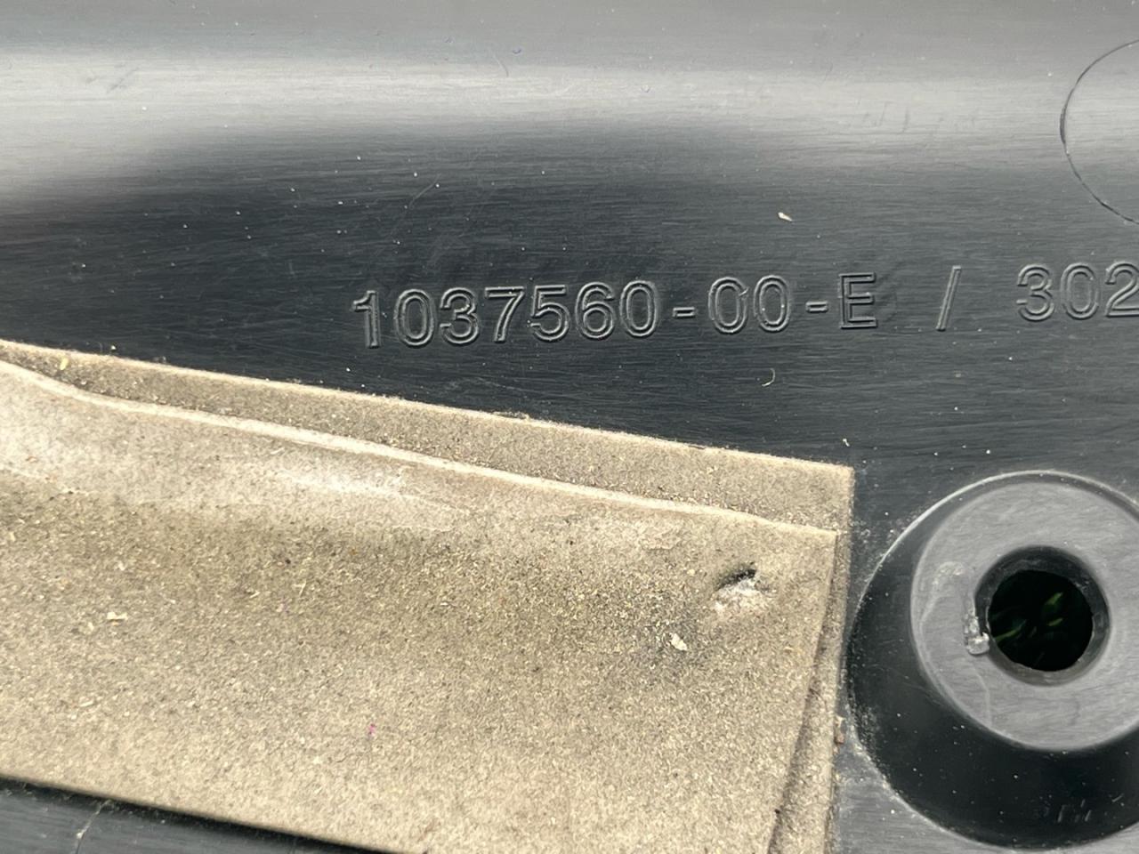 молдинг двери задней левой Tesla Model X 1 поколение 2018, электро, хетчбэк 5 дв., 1037560-00-E - фото №1