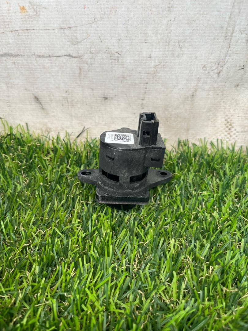 датчик температуры Tesla Model 3 1 поколение 2018, 1494715-00-C - фото №1