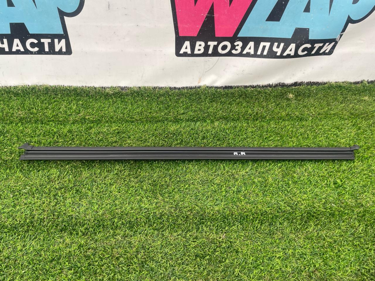 Уплотнитель стекла Volkswagen Jetta 7 поколение 2019, 1.4 л., бензин, седан, передний привод, 17A837479 - фото №1