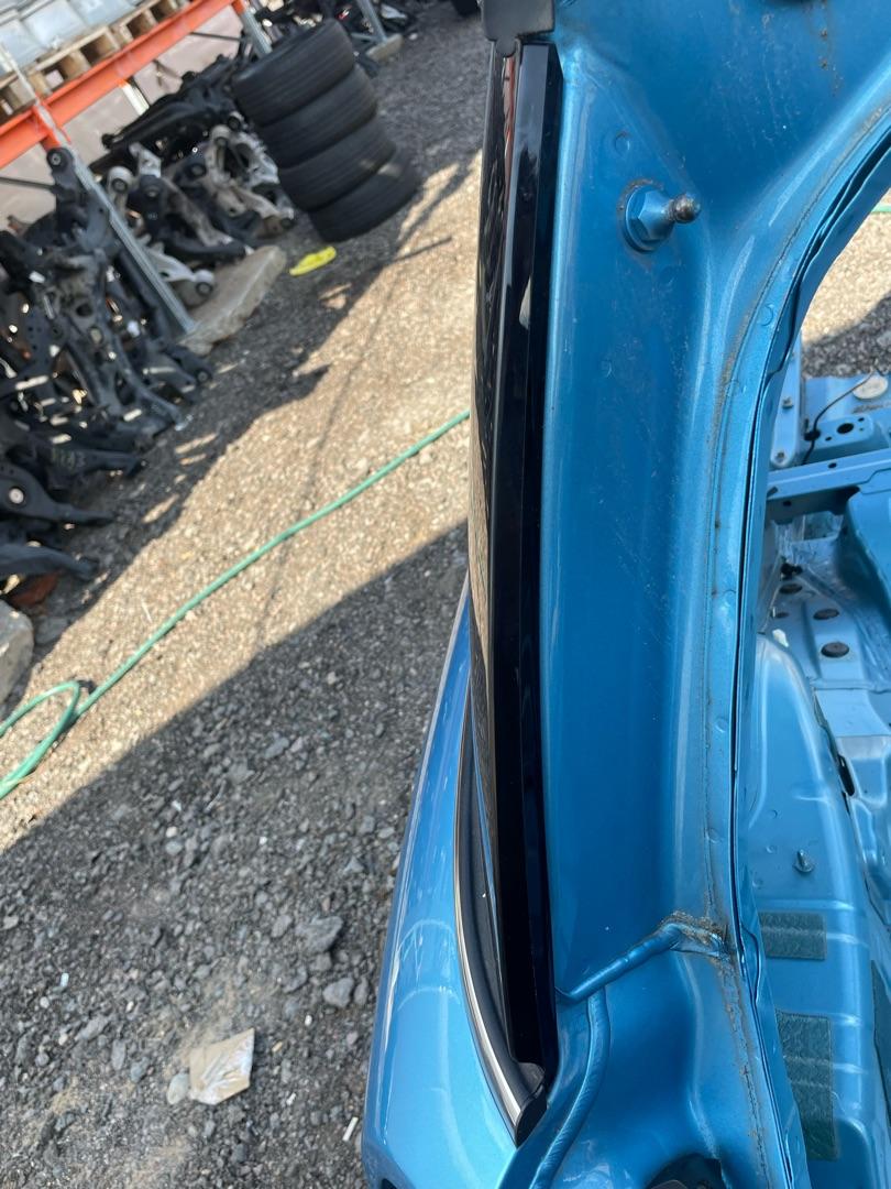 молдинг крыла Mini Cooper S 3 поколение 2018, 2.0 л., бензин, 6МКПП, хетчбэк 3 дв. - фото №1