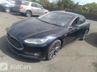 Tesla Model S 1 поколение