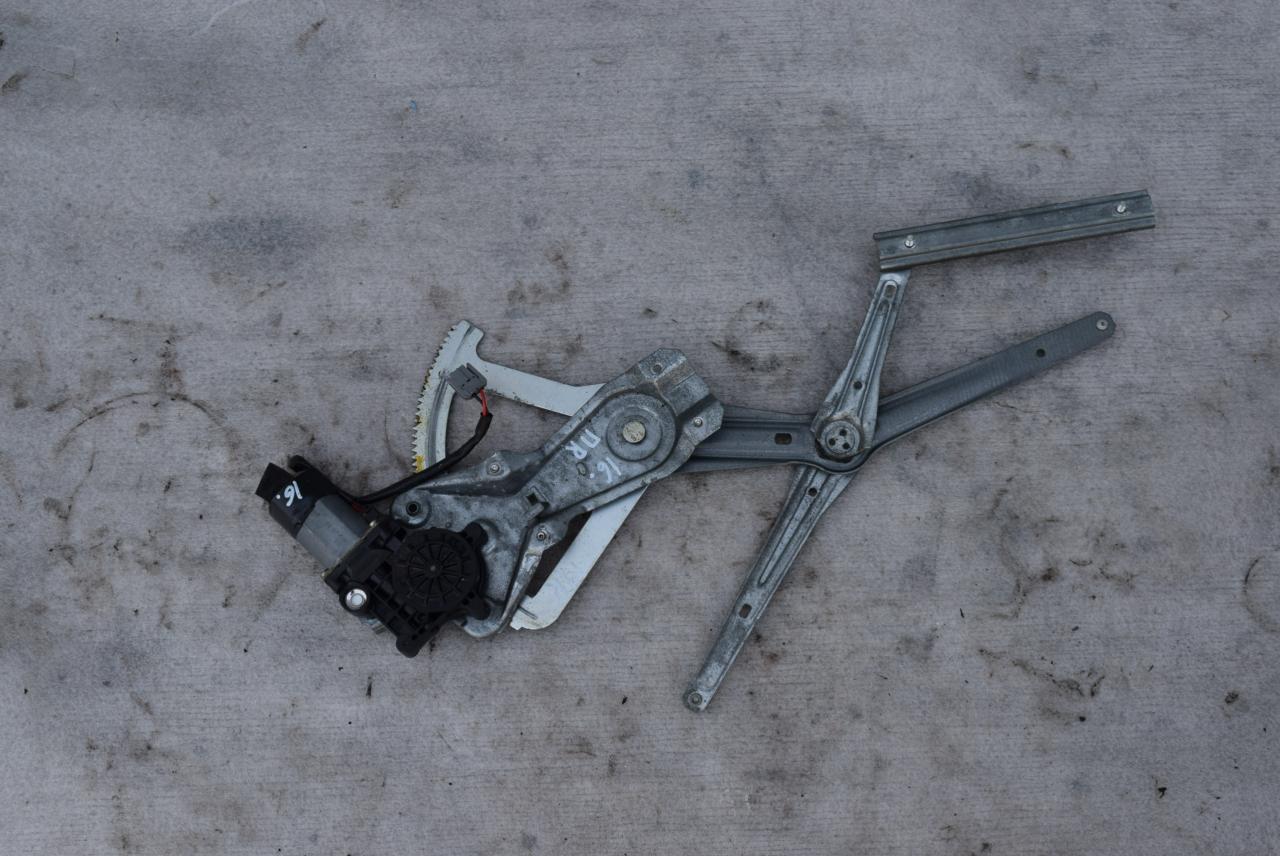 стеклоподъемник передний правый Volvo S90 1 поколение 1997, 3.0 л., i, бензин, АКПП, седан, задний привод - фото №1