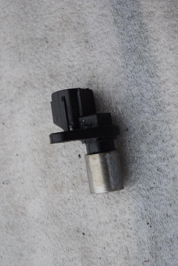 датчик распредвала Toyota Avensis Verso 1 поколение 2002, 2.0 л., D-4D, 1CD-FTV, дизель, МКПП, 9091905012 - фото №1