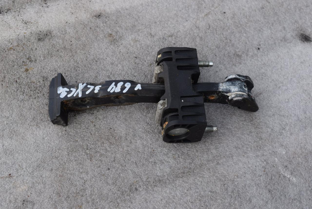 ограничитель открывания двери Volvo XC90 1 поколение 2006, 2.4 л., D5, D 5244 T4, дизель, АКПП, внедорожник 5 дв., полный подключаемый привод, 30715021 - фото №1