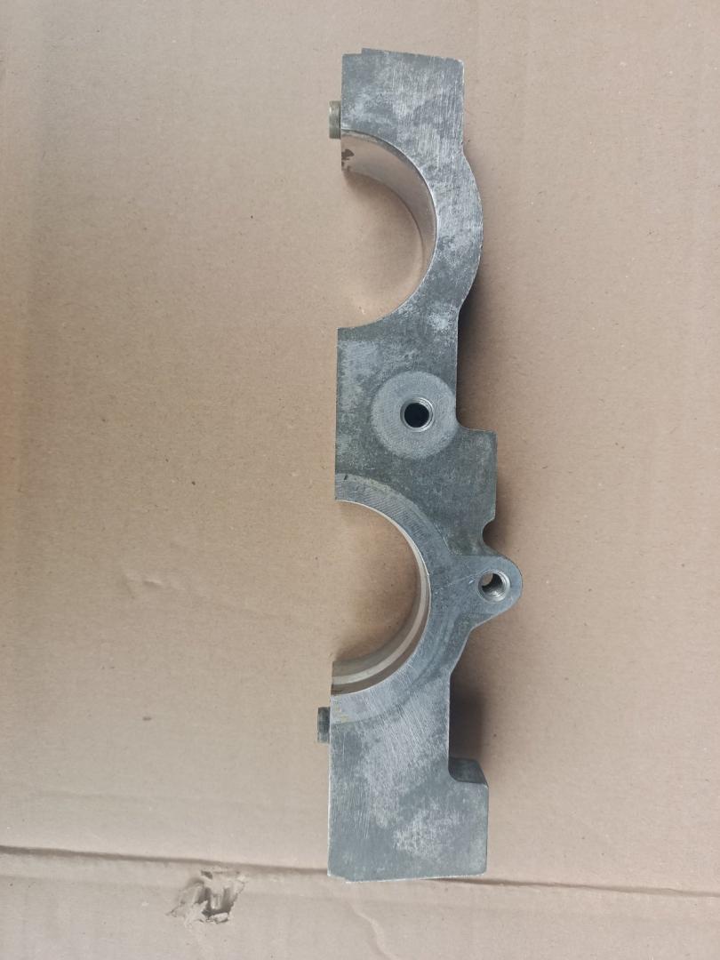 постель распредвала (бугель) Volvo XC60 1 поколение 2012, 2.4 л., D5, D 5244 T10, дизель, АКПП, полный привод - фото №1