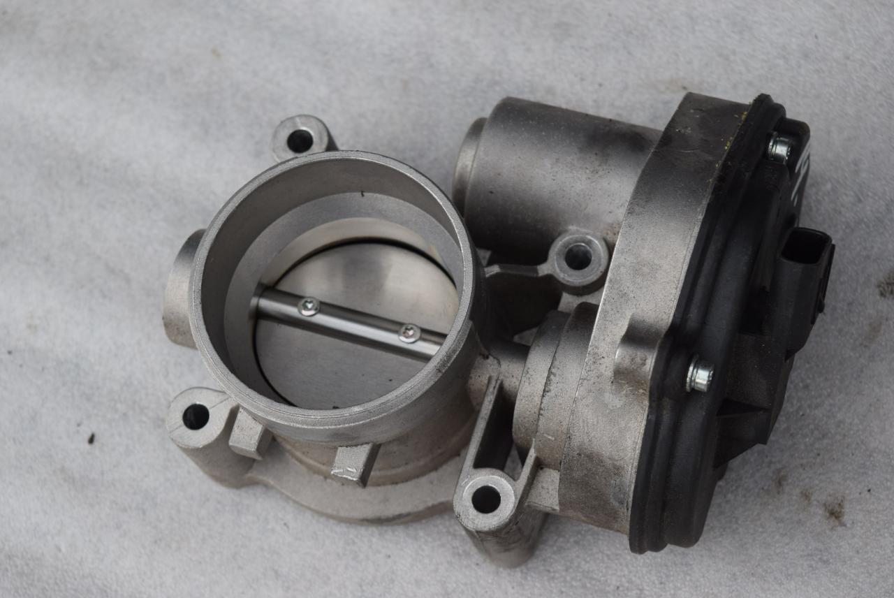 заслонка дроссельная Volvo S40 2 поколение 2005, 1.8 л., i, B 4184 S11, бензин, МКПП, седан, 703703740 - фото №1