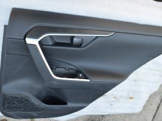 обшивка двери задняя правая Toyota RAV4 5 поколение (XA50) 2020, 2.5 л., гибрид, АКПП, 67613X1B18