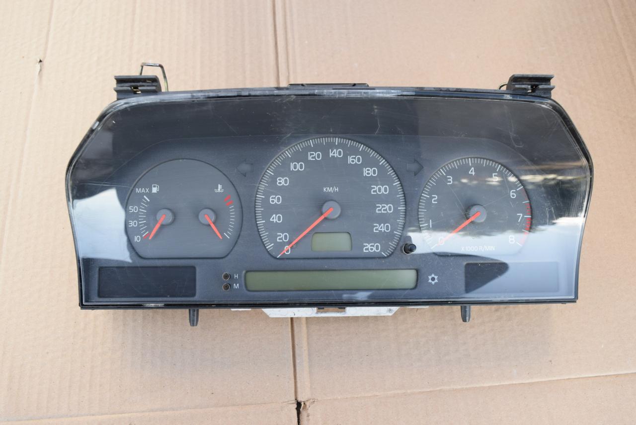 щиток приборов (приборная панель) Volvo V70 1 поколение 1997, 2.5 л., i, бензин, МКПП, универсал, передний привод, 9451530, 9472725, 9472519 - фото №1