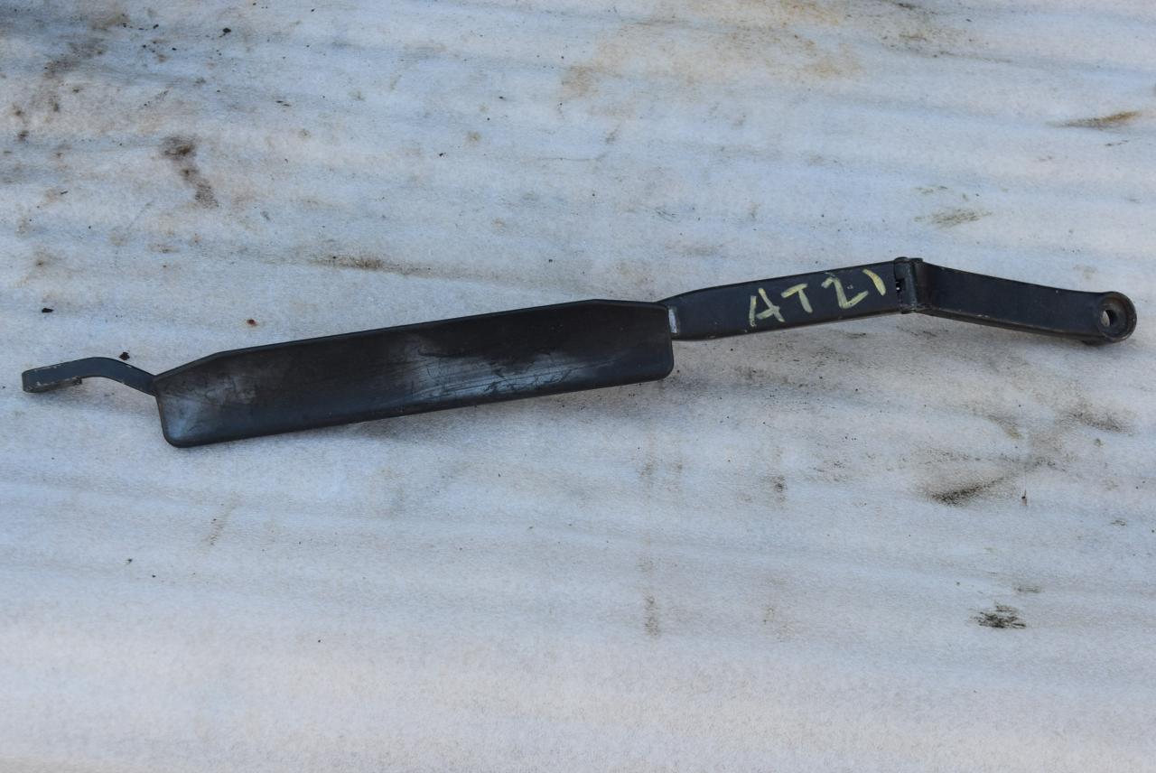 щеткодержатель (поводок стеклоочистителя, дворник) Audi 80 8C/B4 1992, 2.0 л., ABT, бензин, седан, 893955407E - фото №1