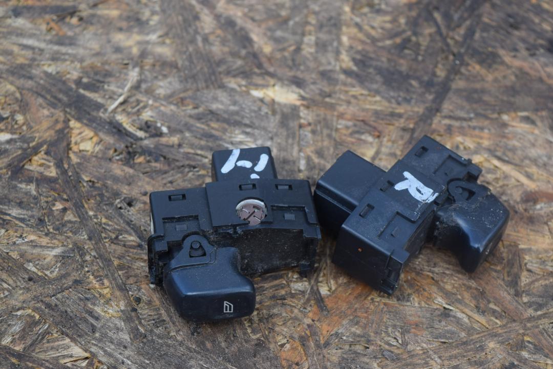 кнопка стеклоподъемника двери задней Volvo S60 1 поколение 2002, 2.4 л., B 5244 S, бензин, МКПП, седан, передний привод, 8685288, 9472275 - фото №1