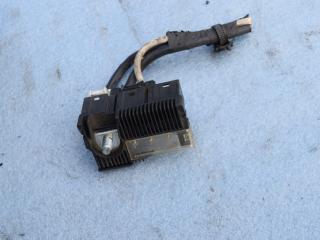 клемма аккумулятора плюс Toyota Yaris 3 поколение XP130 2014, 1.4 л., D-4D, 1ND-TV, дизель, МКПП, хетчбэк 5 дв., передний привод, правый руль