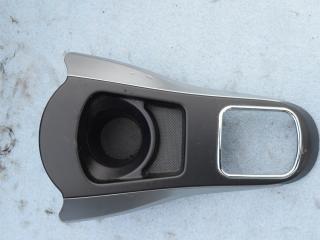 консоль салона Toyota Yaris 3 поколение XP130 2014, 1.4 л., D-4D, 1ND-TV, дизель, МКПП, хетчбэк 5 дв., передний привод, правый руль, 589010D070