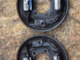 защитный кожух тормозного механизма Toyota Yaris 3 поколение XP130 2014, 1.4 л., D-4D, 1ND-TV, дизель, МКПП, хетчбэк 5 дв., передний привод, правый руль, 4704309010, 4704409010