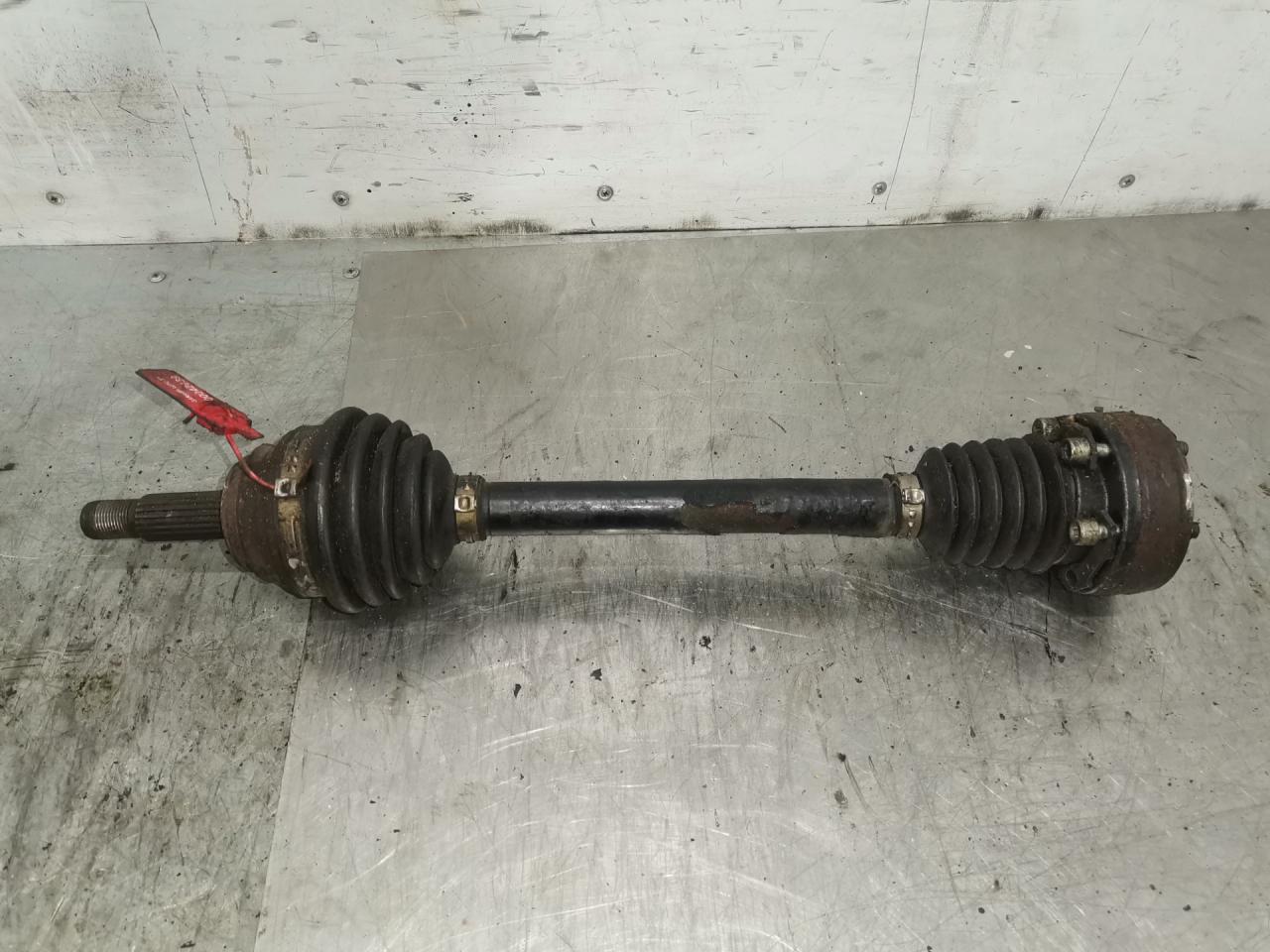 полуось передняя левая (приводной вал, ШРУС) Volkswagen Lupo 1 поколение 2002, 1.4 л., бензин, 5МКПП, хетчбэк 5 дв. - фото №1