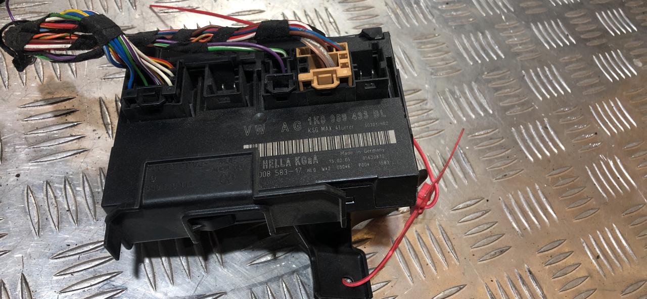 блок комфорта Volkswagen Touran 1 поколение 2003, 2.0 л., BKD, дизель, 6МКПП, минивэн, 1K0959433BL - фото №1