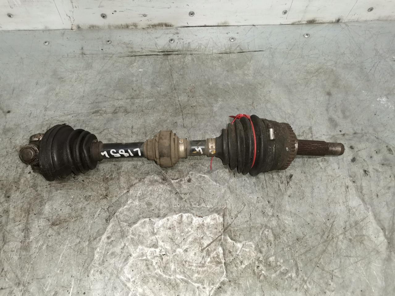 полуось передняя левая (приводной вал, ШРУС) Mitsubishi Carisma 1 поколение 1999, 1.8 л., GDi, бензин, 5МКПП, хетчбэк 5 дв. - фото №1