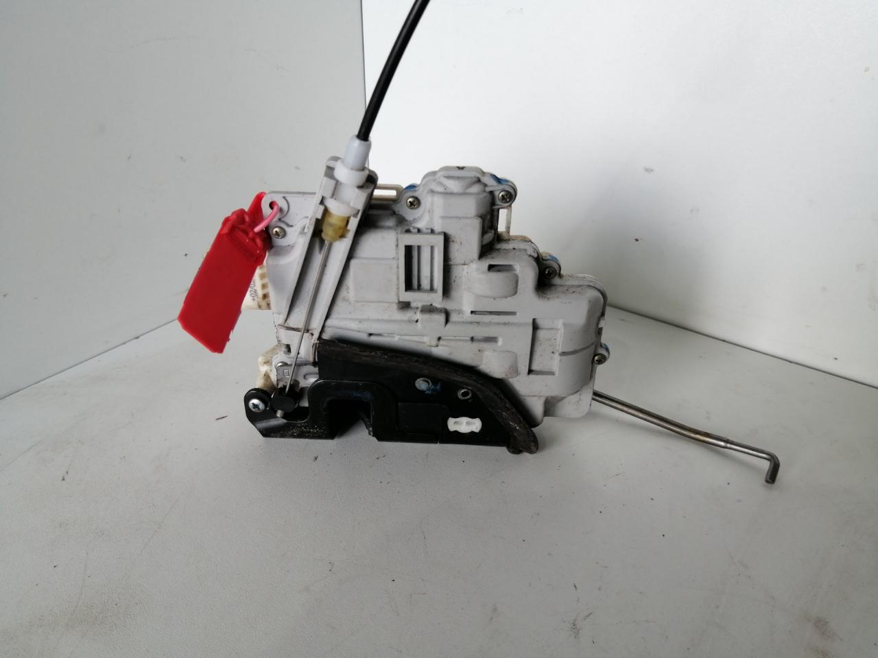 замок двери передней правой Audi A4 B7 2006, 2.0 л., BPW, дизель, 6МКПП, универсал, 8E1837016AA - фото №1