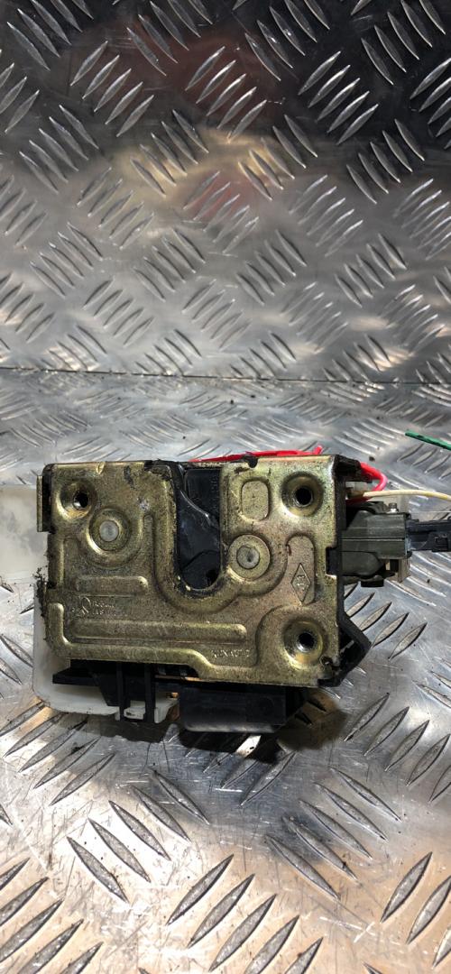 замок двери передней левой Renault Scenic 1 поколение 1998, 1.6 л., K7M 690, бензин, 5МКПП, синий, минивэн - фото №1