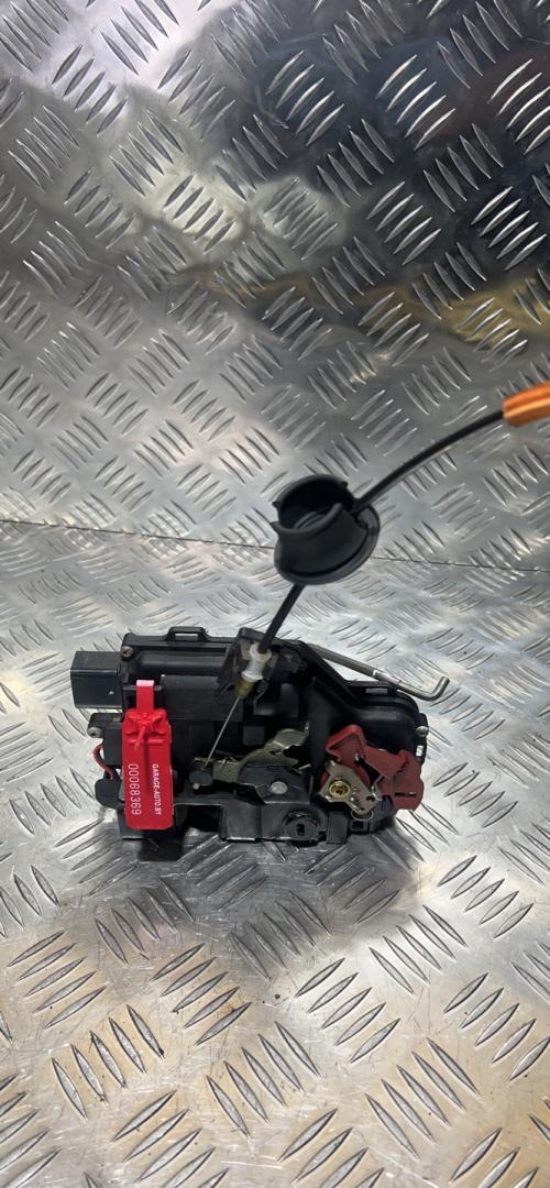 замок двери задней правой Audi A4 B6 2003, 1.9 л., AWX, дизель, МКПП, синий, седан, 8E0839016C - фото №1