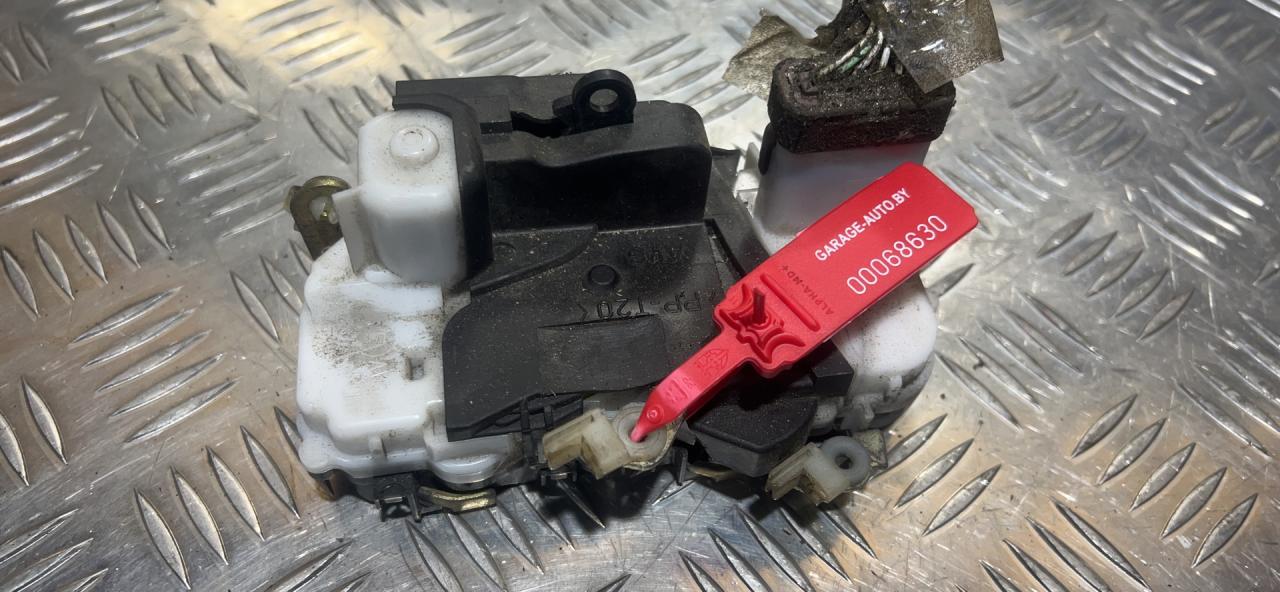 замок двери передней левой Citroen C5 1 поколение 2001, 1.7 л., 6FZ (EW7A), бензин, 5МКПП, серебро, хетчбэк 5 дв. - фото №1