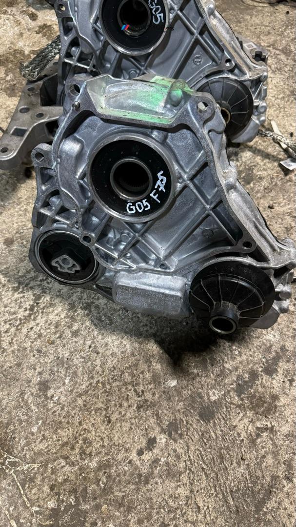раздаточная коробка BMW X5 G05 2021, 3.0 л., гибрид, АКПП, x1b ametrin metallic, внедорожник 5 дв., полный привод, правый руль, 9469022 - фото №1