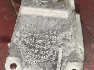 кронштейн двигателя BMW 2 серия F22/F23 2016, 1.5 л., бензин, АКПП,  белый, кабриолет, правый руль, 6859416