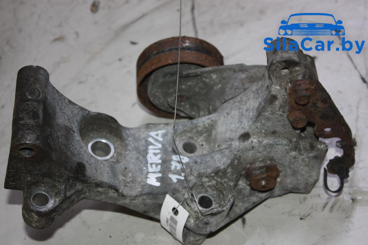 кронштейн генератора Opel Meriva 1 поколение (A) 2004, 1.7 л., дизель - фото №1